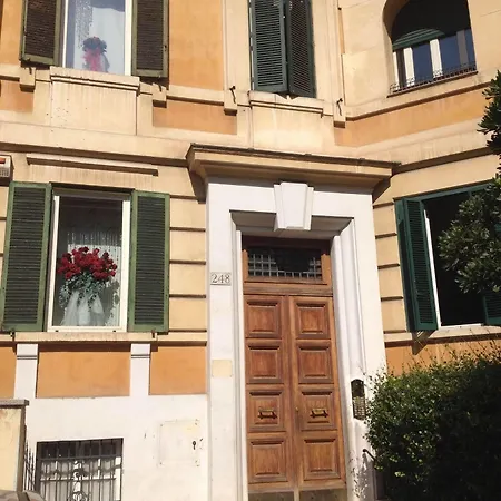 Trastevere לינה וארוחת בוקר